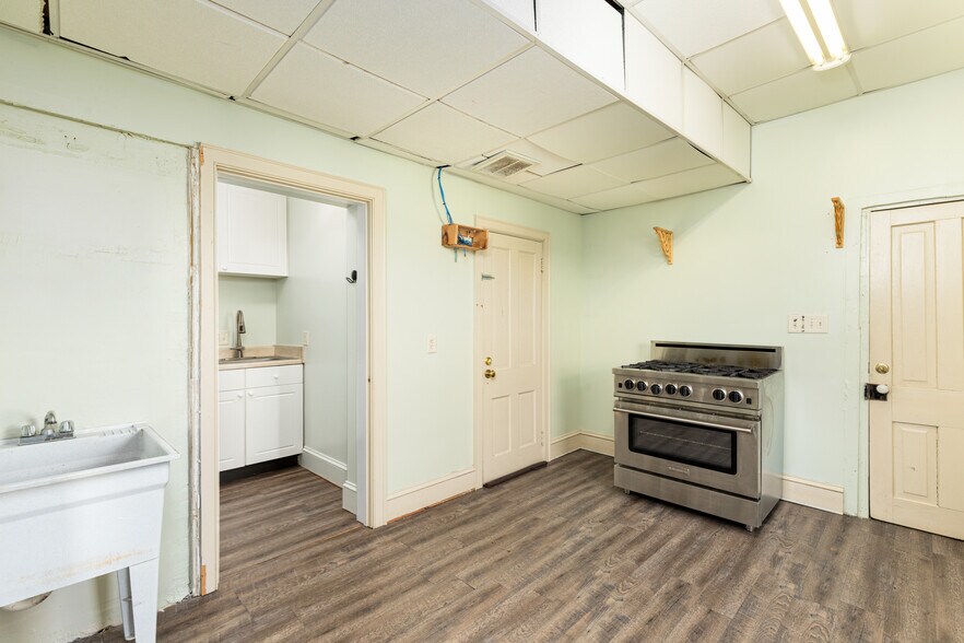 More Photos Of 238 E King St, Strasburg Storefront For Sale