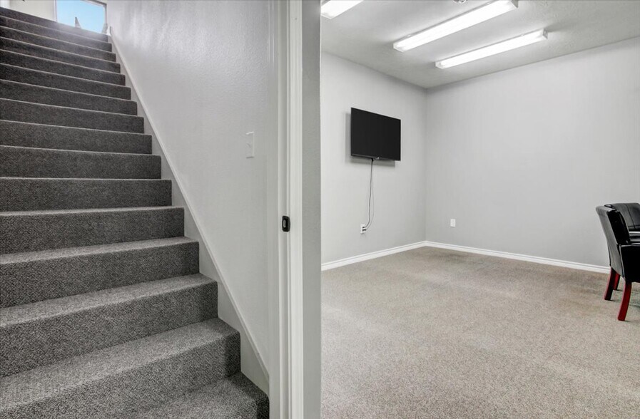 More Photos Of 3250 Central Mall Dr, Port Arthur Office For Sale