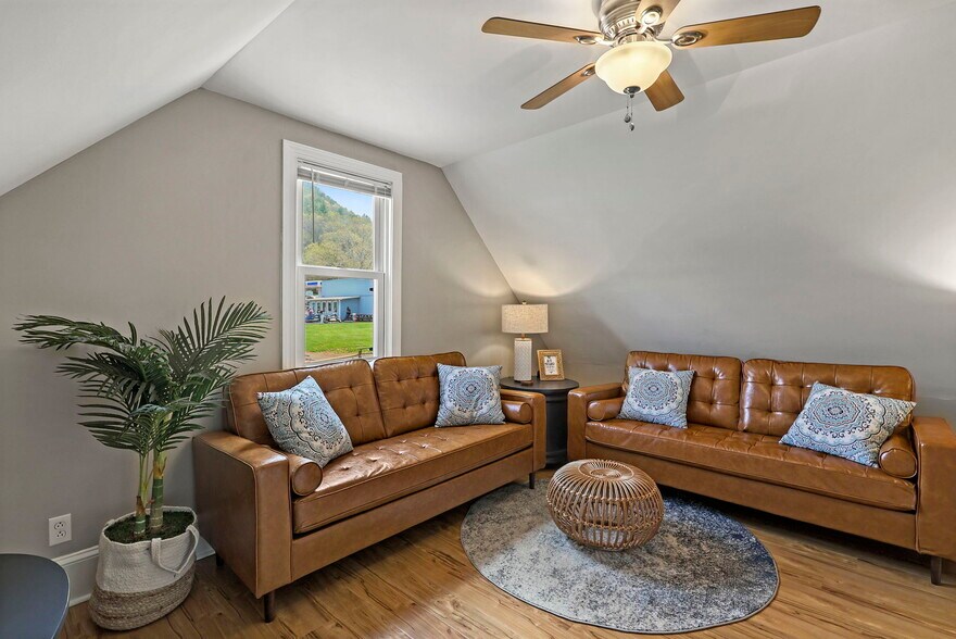 More Photos Of 100 S Railroad Ave, Damascus Apartments For Sale