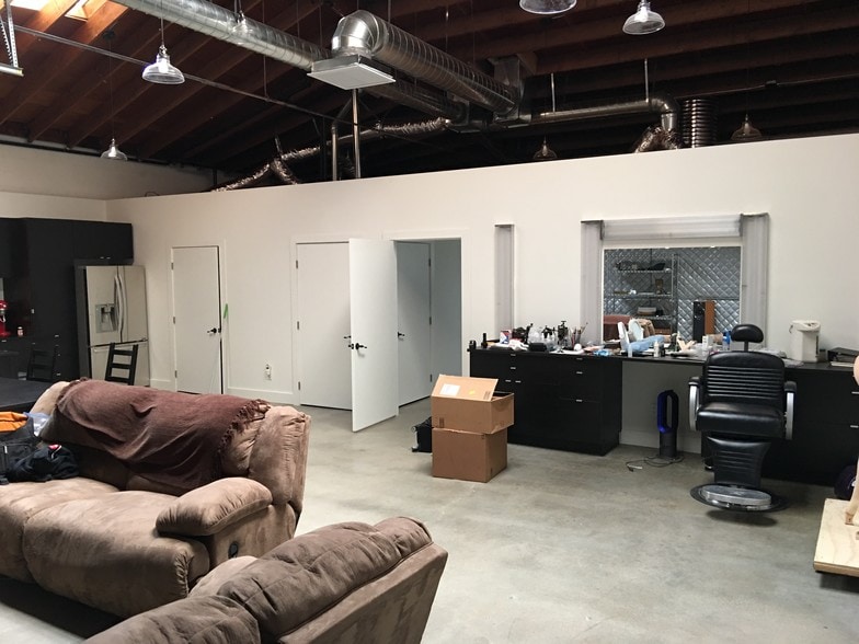 More Photos Of 3605 E 8th St, Los Angeles Distribution For Lease