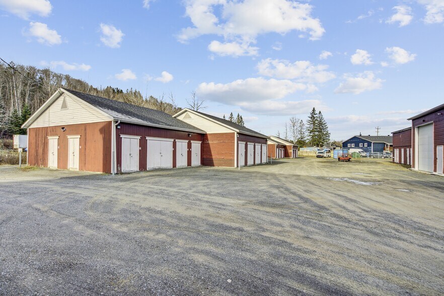 More Photos Of 1550-1560 Rue Michelin, Laval Self Storage For Sale