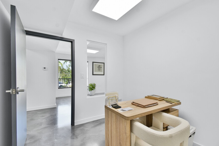 More Photos Of 2990 Griffin Rd, Fort Lauderdale Storefront Retail Office For Lease