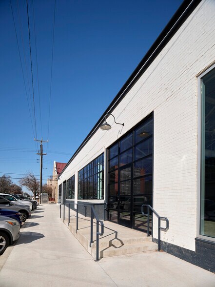 More Photos Of 801 N Broadway Ave, Oklahoma City Storefront Retail Office For Lease
