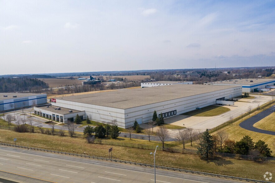 More Photos Of 5650 Centerpoint Ct, Gurnee Warehouse For Lease