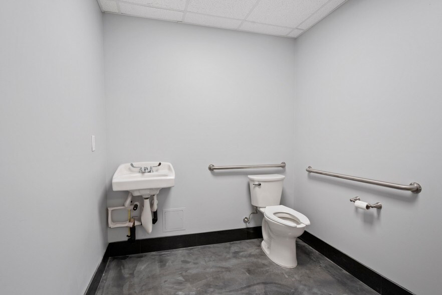 More Photos Of 1441 S Powerline Rd, Pompano Beach Auto Dealership For Lease