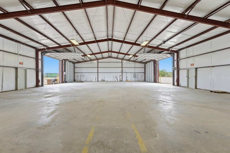 More Photos Of 6542 County Road 145, Kenedy Industrial For Lease