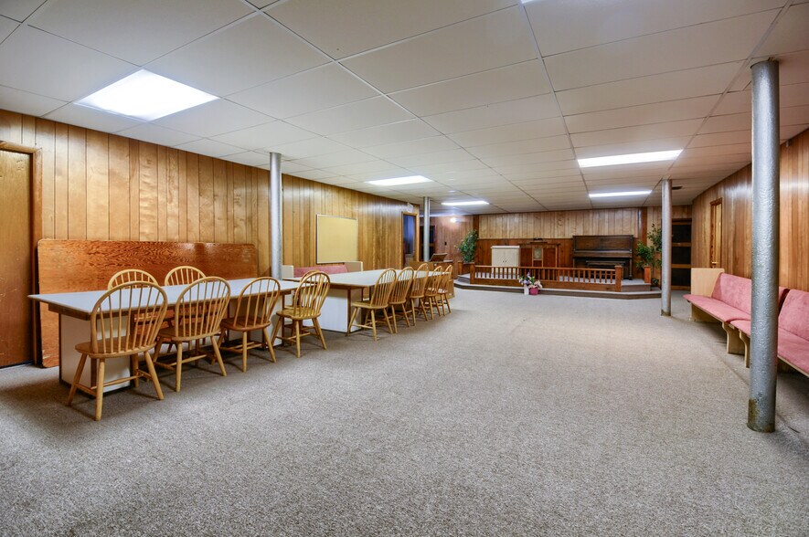 More Photos Of 3306 Lippincott Blvd, Burton Specialty For Sale