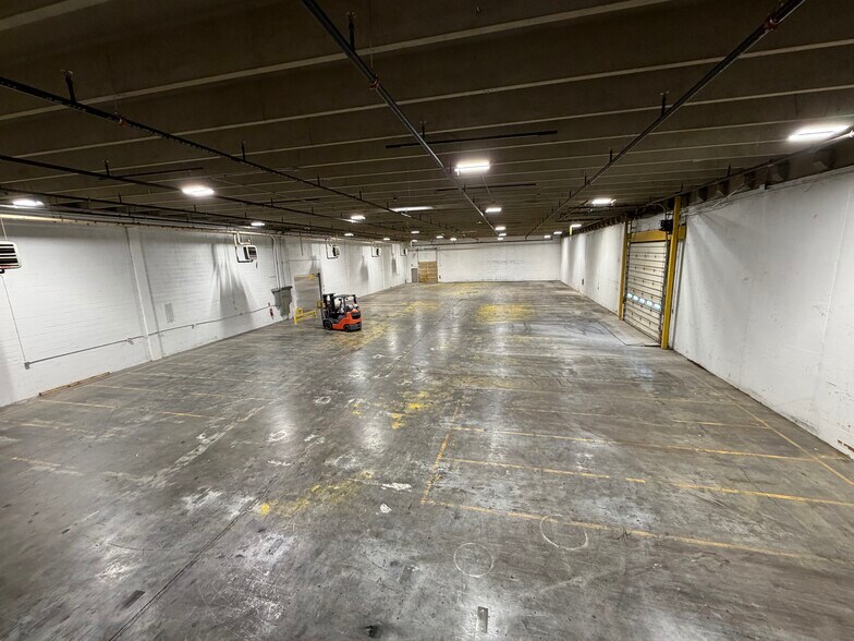 More Photos Of 177 Stine Ln, Winchester Distribution For Lease