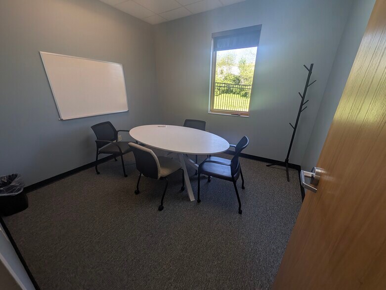 More Photos Of 5155 Pennwood Dr, Indianapolis Office For Sale