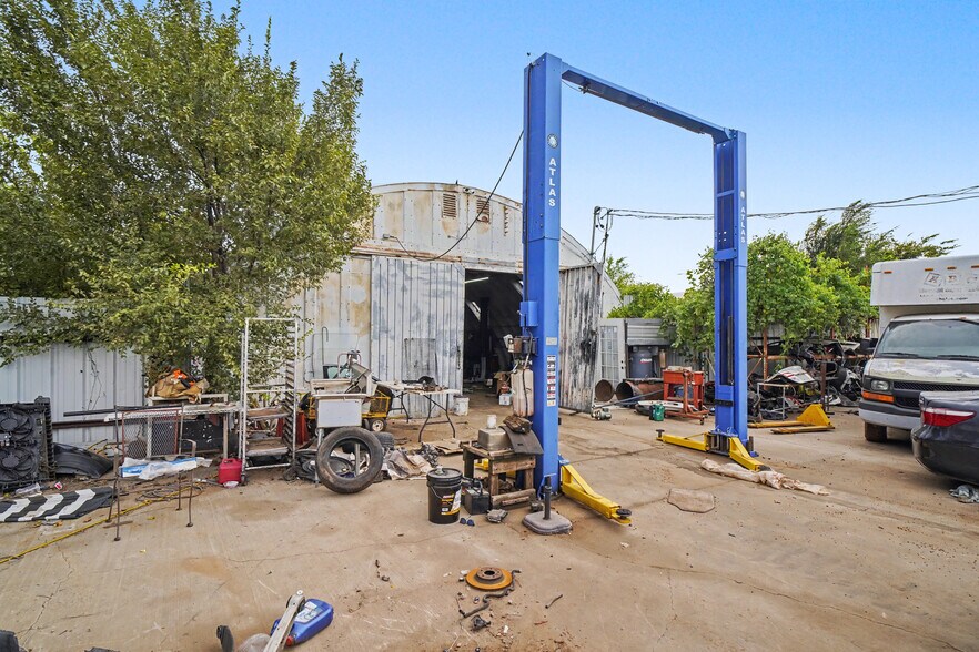 More Photos Of 1821-1823 S May Ave, Oklahoma City Auto Salvage Facility For Sale