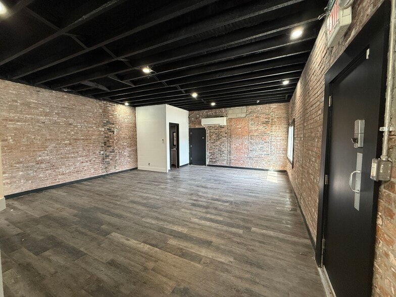 More Photos Of 1529 Grand Blvd, Kansas City Storefront Retail Office For Lease
