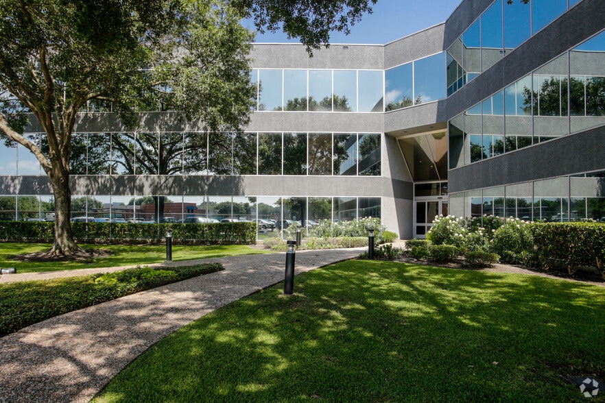 More Photos Of 800 Wilcrest Dr, Houston Office For Lease