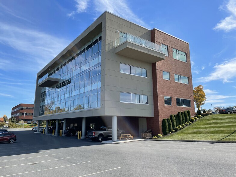 More Photos Of 4600 Lena Dr, Mechanicsburg Office For Lease