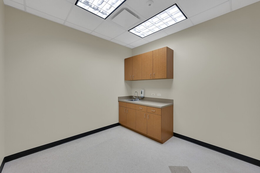 More Photos Of 1125 Cypress Station Dr, Houston Medical For Sale