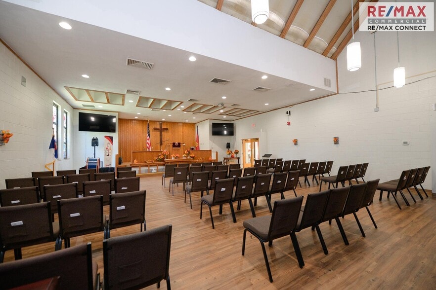 More Photos Of 1033 Big Bethel Rd, Hampton Religious Facility For Sale