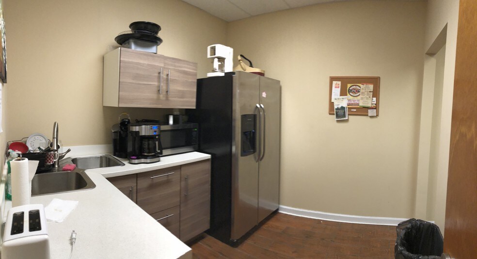 More Photos Of 556 Washington Ave, North Haven Office For Sale