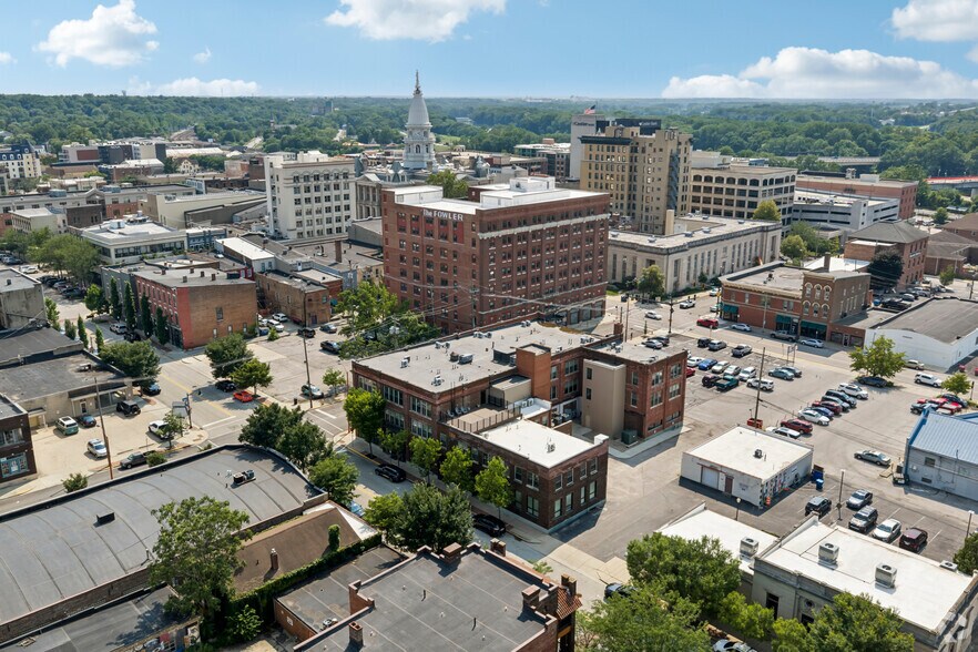 More Photos Of 300 N 5th St, Lafayette Apartments For Lease