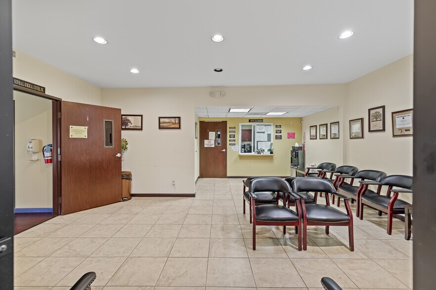 More Photos Of , Santa Clarita Office For Sale