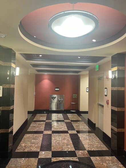 More Photos Of 13538 Village Park Dr, Orlando Office Residential For Lease