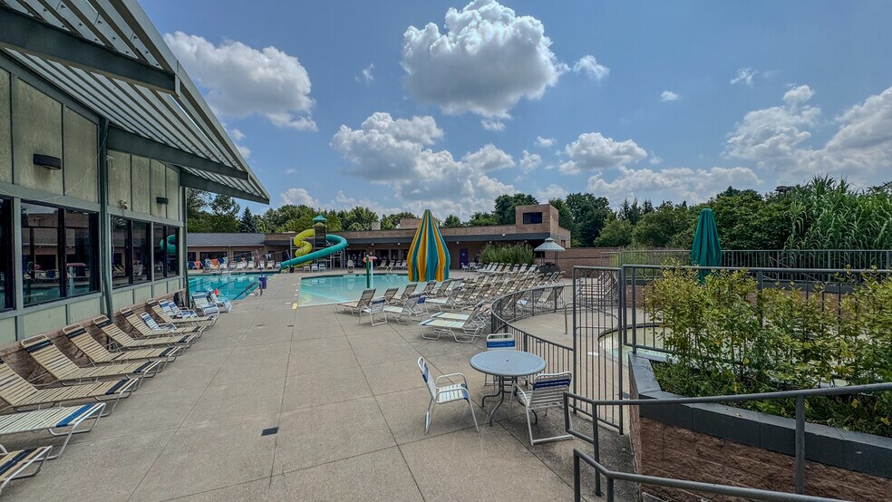 More Photos Of 5133 Darrow Rd, Hudson Health Club For Sale