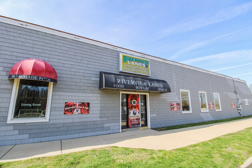More Photos Of 125 Main St, Huron Bowling Alley For Sale