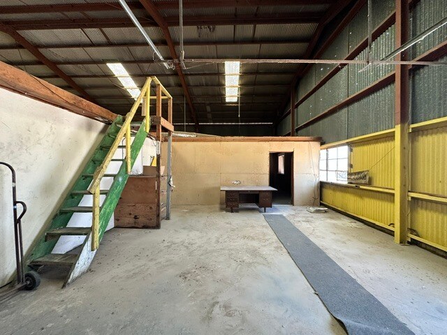 More Photos Of 601 S Lovekin Blvd, Blythe Warehouse For Sale