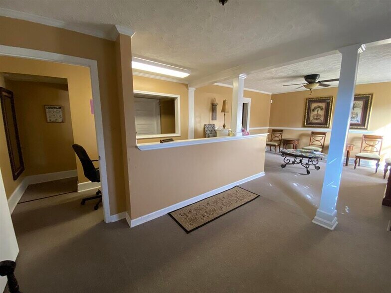 More Photos Of 102 1st St, Cochran Office For Sale
