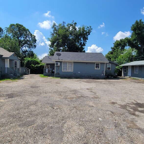 More Photos Of 13928 Bandera St, Houston Apartments For Sale