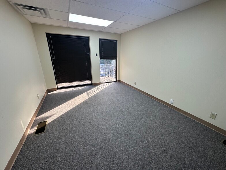 More Photos Of 12803 Demetra Dr, Farmers Branch Office Residential For Lease