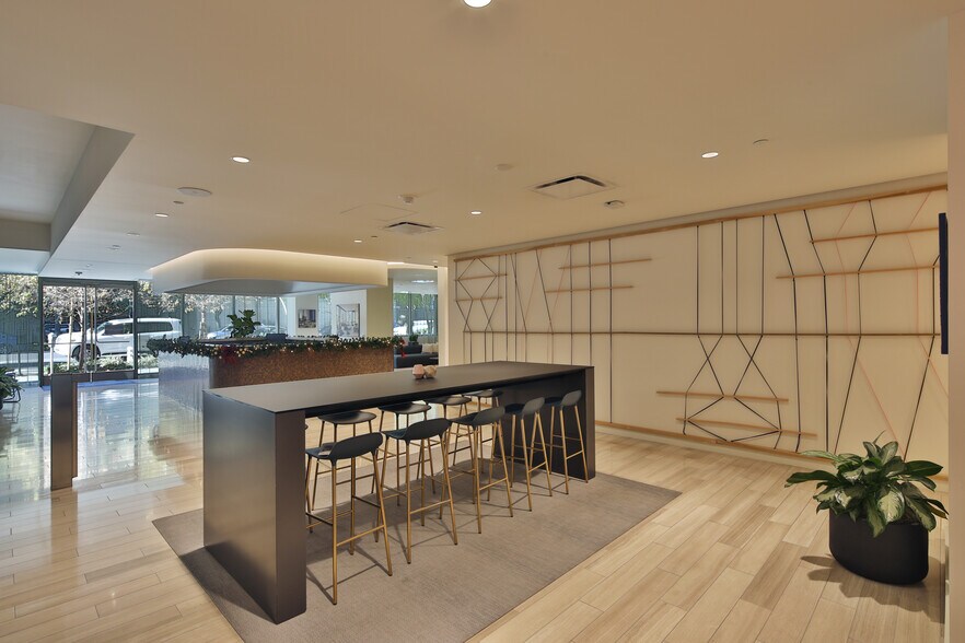More Photos Of 1120 S Grand Ave, Los Angeles Apartments For Lease