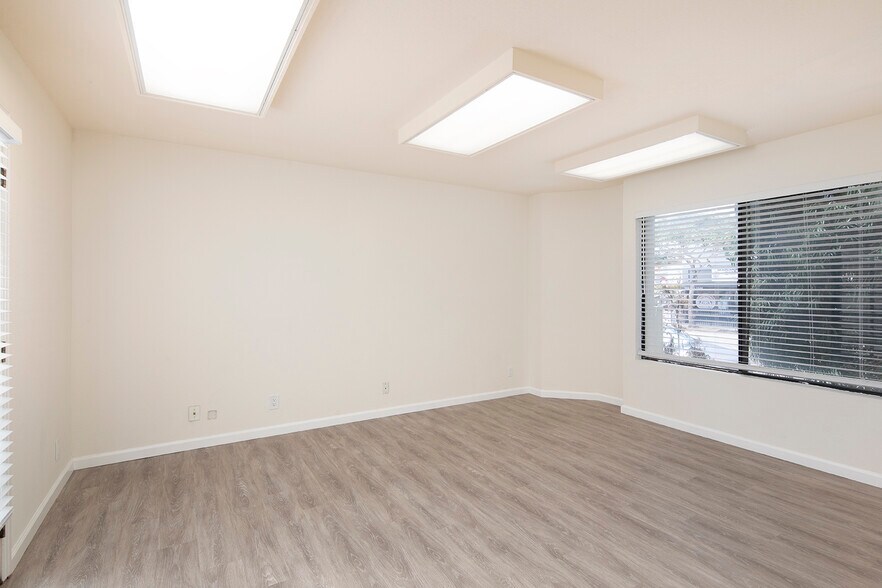 More Photos Of 4895 Cass St, San Diego Office For Lease