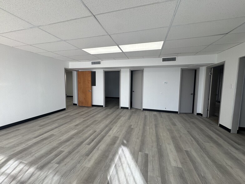 More Photos Of 204 N WW White Rd, San Antonio Distribution For Lease