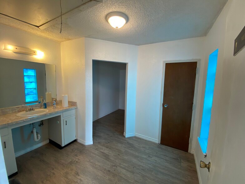 More Photos Of 1717 Idalou Rd, Lubbock Specialty For Sale