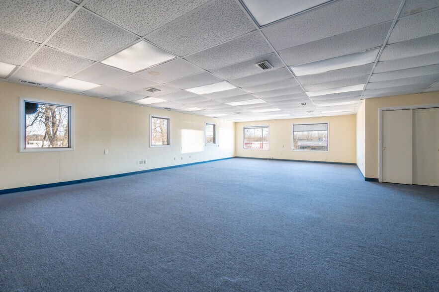 More Photos Of 477 Boston Post Rd, Orange Storefront Retail Office For Lease