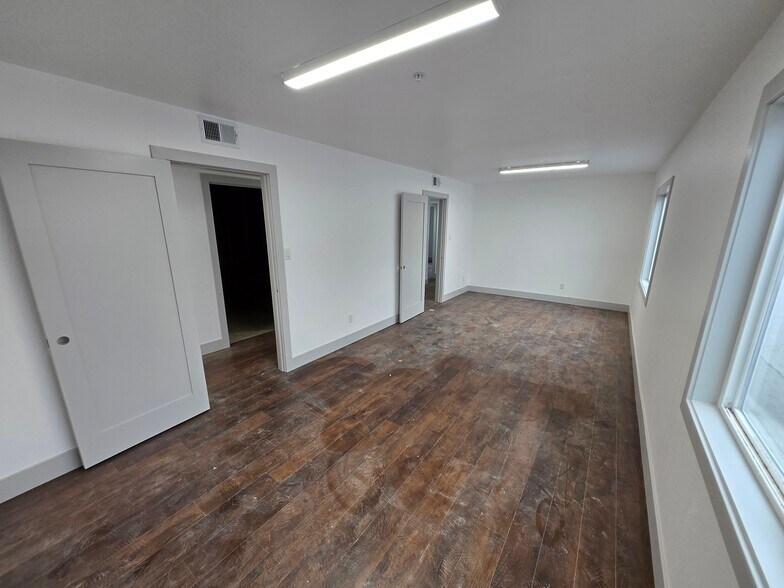 More Photos Of 911 Merchant St, Vacaville Freestanding For Lease