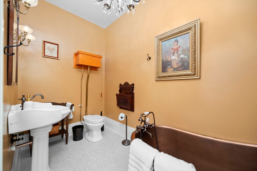 More Photos Of 403 E Adams St, Sandusky Hospitality For Sale