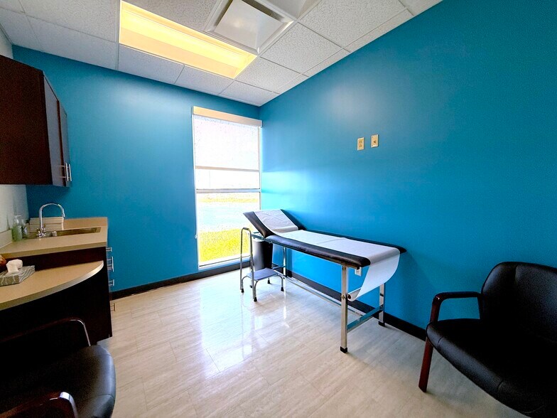 More Photos Of 1879 Nightingale Ln, Tavares Medical For Sale
