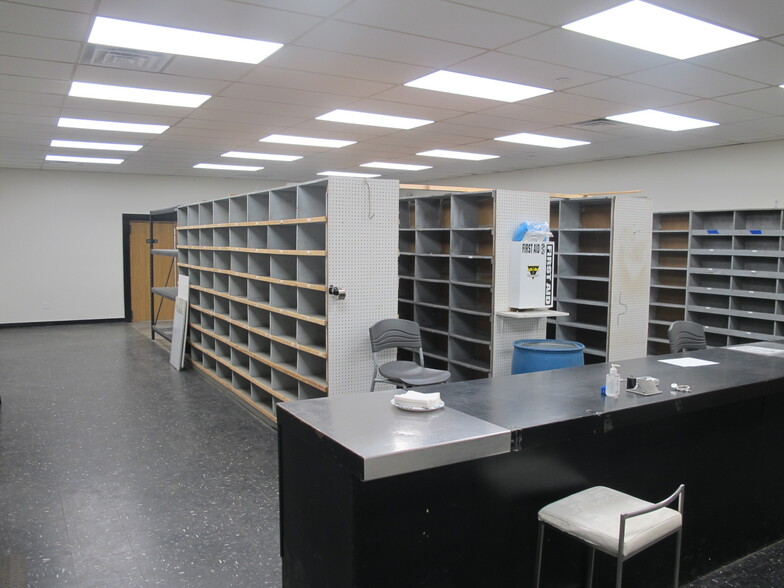 More Photos Of 1411 W Phelps St, Springfield Service For Sale