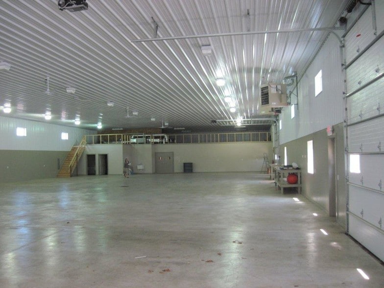 More Photos Of 8236 Wright St, Merrillville Warehouse For Lease