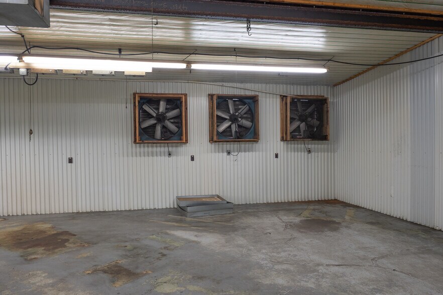 More Photos Of 10535 Highway 53 W, Talking Rock Service For Sale