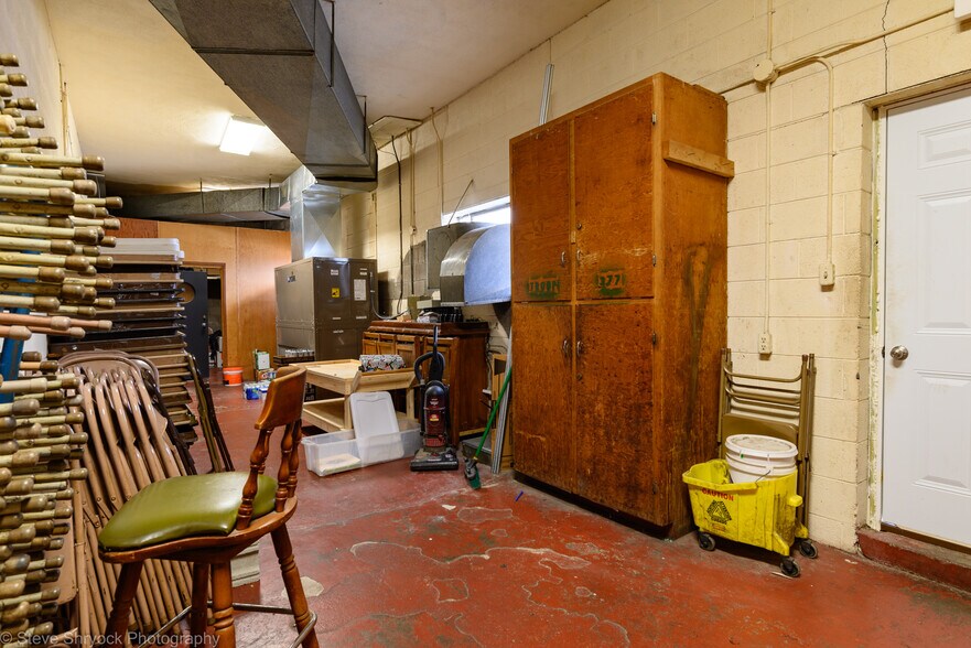 More Photos Of 411 S Main St, Hillsboro Specialty For Sale