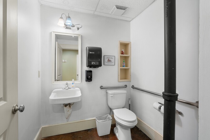 More Photos Of 939 N Magnolia Ave, Ocala Freestanding For Sale