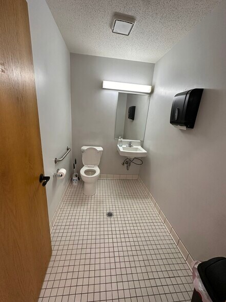 More Photos Of 127 S Knowles Ave, New Richmond Office For Lease