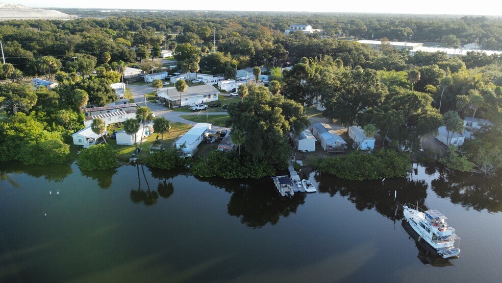 More Photos Of 6521 Riverview Dr, Riverview Manufactured Housing Mobile Home Park For Sale