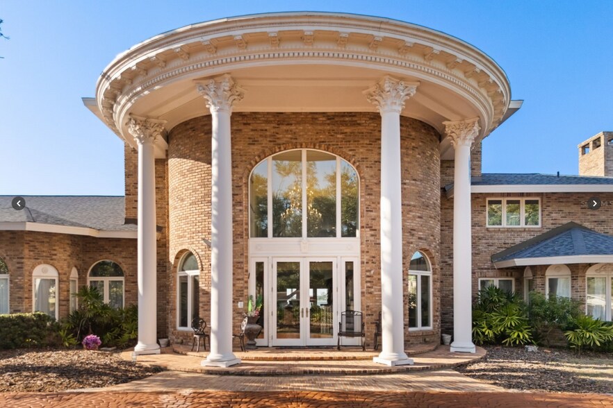 Primary Photo Of 6118 Riverview Blvd, Bradenton Specialty For Sale