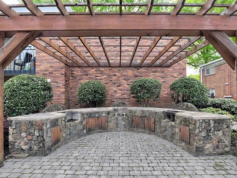 More Photos Of 210 S McLean Blvd, Memphis Apartments For Sale