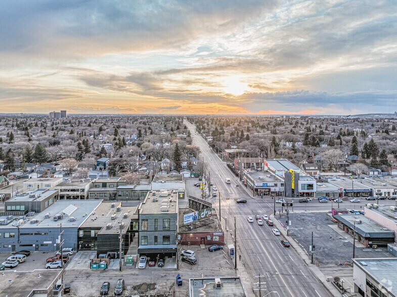 More Photos Of 10637-10639 124th St, Edmonton Storefront Retail Office For Lease