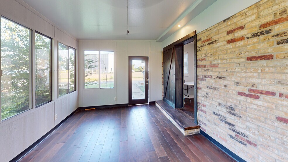 More Photos Of 8117 US Highway 69 N, Tyler Office For Sale