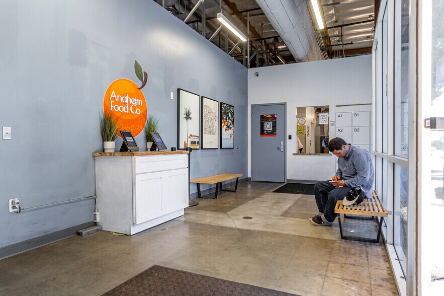 More Photos Of 1560 S Lewis St, Anaheim Warehouse For Lease