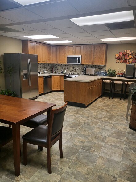 More Photos Of 205 E 11th St, Vancouver Office For Lease